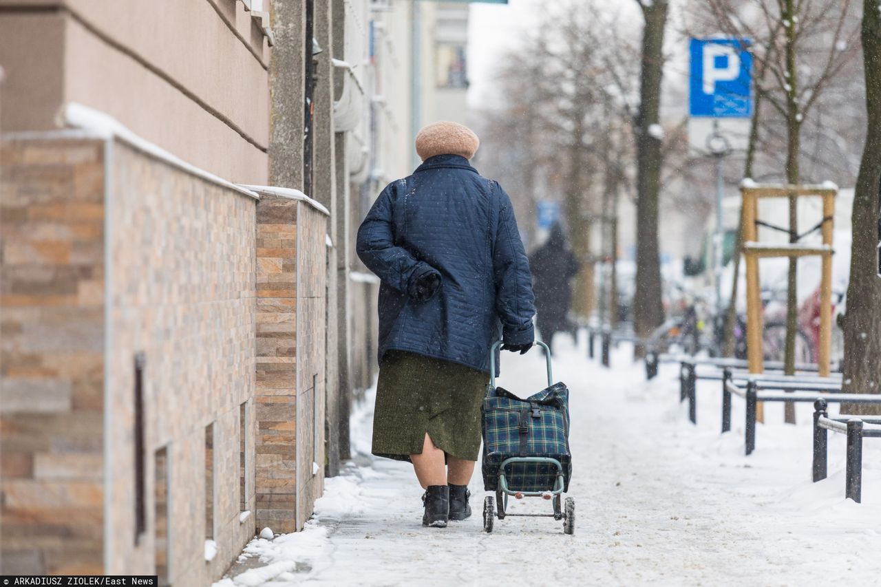 Emeryci z Białegostoku stracili 200 tys. zł. Oszustów szuka policja