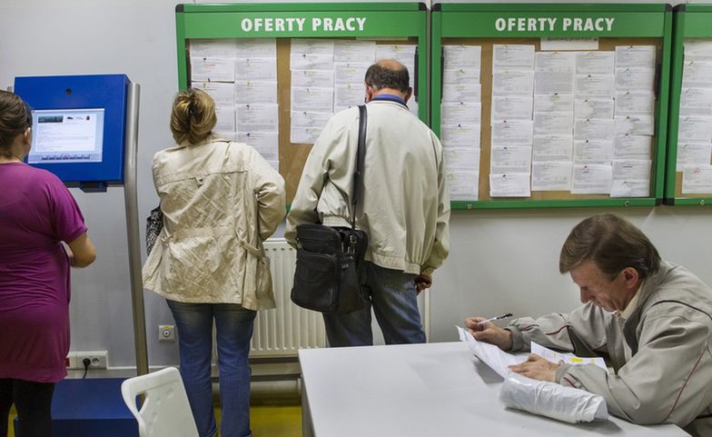 Sondaż CBOS. Ponad jedna trzecia Polaków dobrze ocenia sytuację w kraju