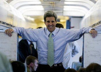 Kerry oskarża "fotelowe jastrzębie"
