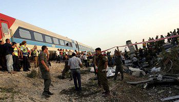 Zderzenie pociągu z ciężarówką w Izraelu