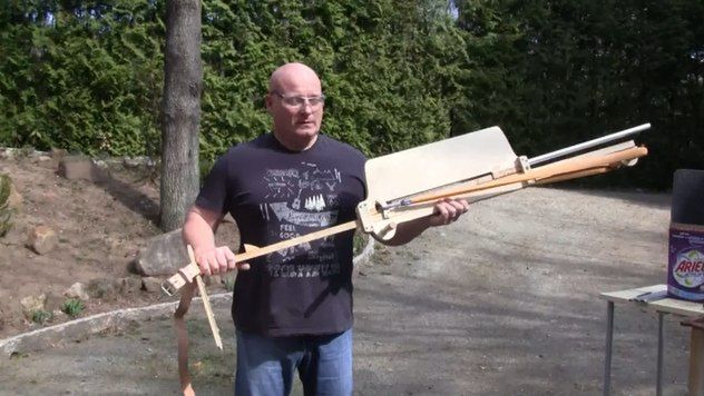 Zabójcza wyrzutnia wielkich ołówków w akcji [wideo] 1