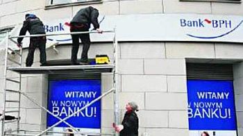 W weekend na 285 oddziałach BPH zmieniano szyldy. To efekt fuzji banków