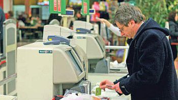 W każdym z osiemnastu marketów Auchan działa już od 4 do 8 samoobsługowych kas. Wkrótce pojawią się w innych