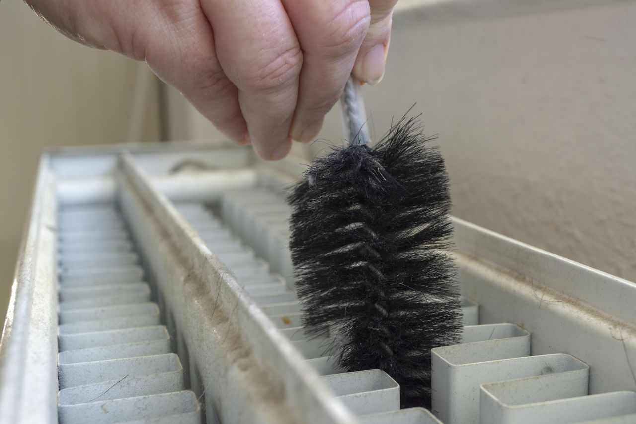 Tak wyczyścisz kaloryfer w środku. Prosty sposób