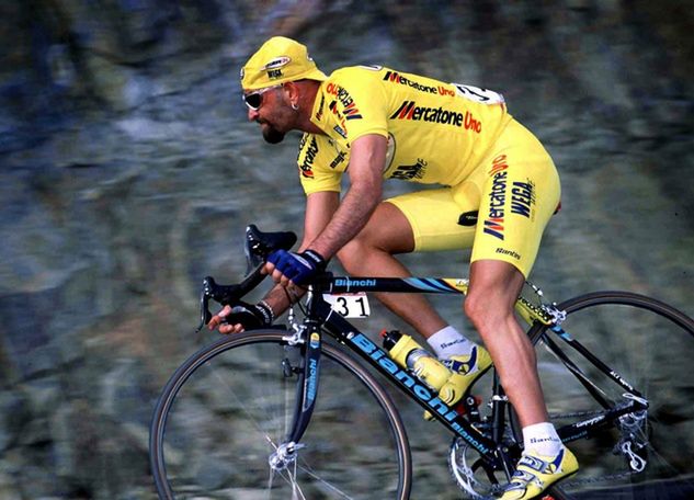 Marco Pantani w barwach Mercatone Uno. Fot. Lars Ronbog/FrontzoneSport via Getty Images