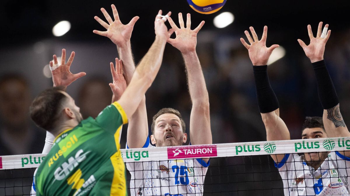 Materiały prasowe / Plusliga.pl/ Miłosz Kozakiewicz / Aaron Russel w starciu z suwalskim blokiem