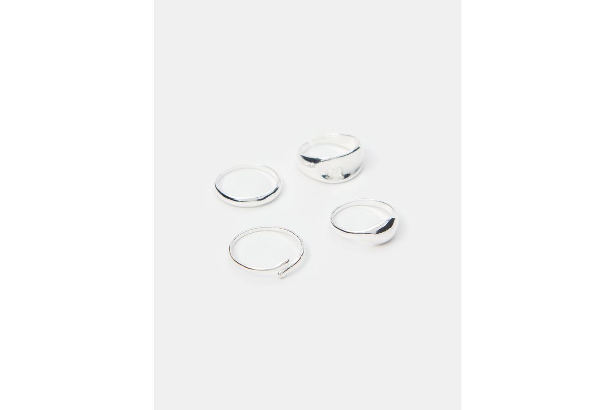 Sieć wycofuje model biżuterii z półek