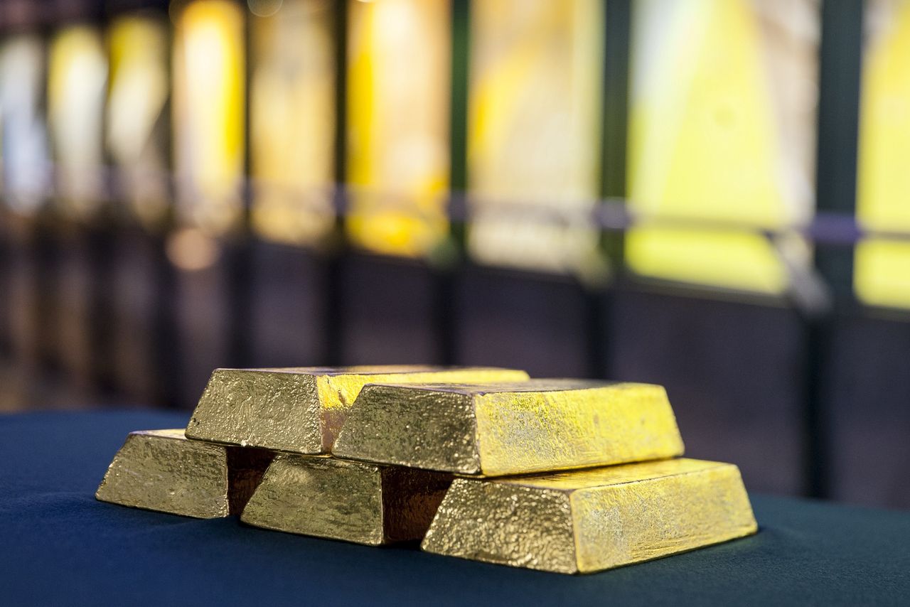 Ceny złota szybują i biją rekordy. "Polacy ruszyli po sztabki"