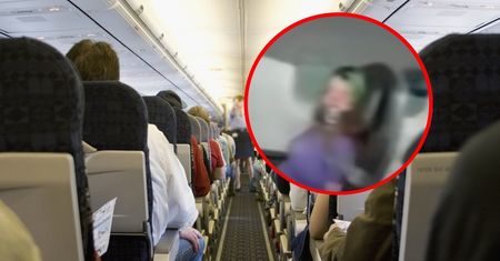 Awantura na pokładzie samolotu. Agresywna pasażerka została zaklejona taśmą