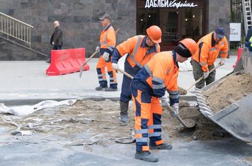 "Nie uciekną". Tak rosyjskie firmy zamawiają robotników
