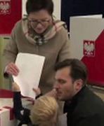 Wnuczek Kopacz rozpłakał się przy urnie do głosowania