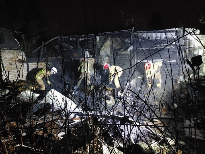 Tragedia w Szczytnie. Strażacy odkryli dwa ciała