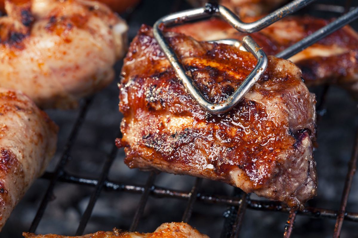 Karczek z grilla to wciąż jedno z najchętniej wybieranych mięs na grilla