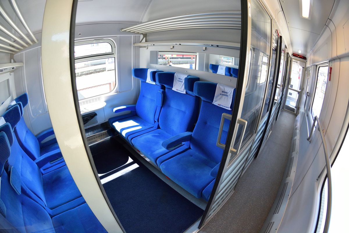 Wnętrze pociągu PKP Intercity 