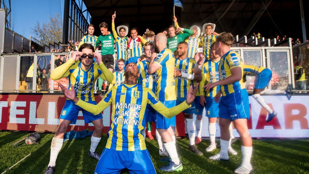 Zdjęcie okładkowe artykułu: Getty Images / VI Images  / Na zdjęciu: piłkarze RKC Waalwijk świętujący awans do Eredivisie