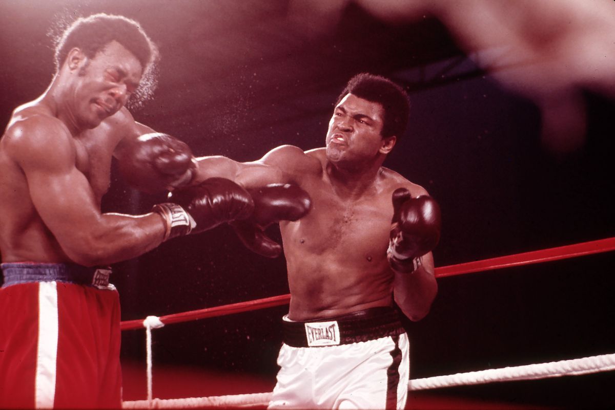George Foreman i Muhammad Ali na ringu w 1974 r.