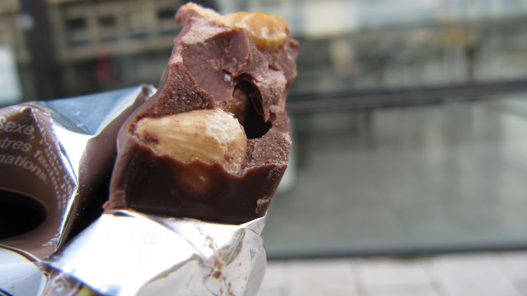 Lizaki lodowe w polewie czekoladowej lub karmelowej, z orzechami