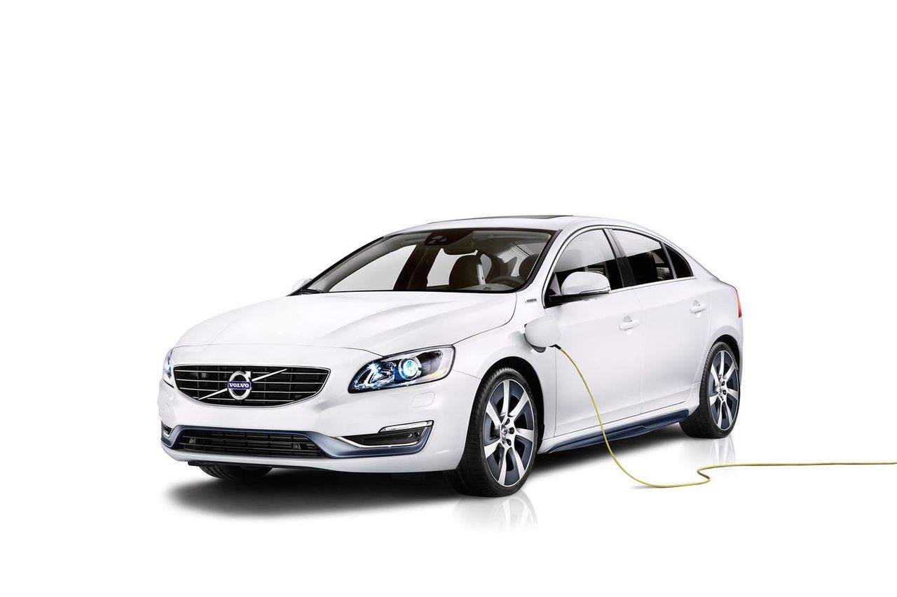 Volvo S60L Petrol Plug-in Hybrid nadjeżdża