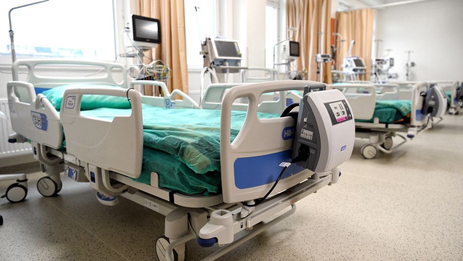 Koronawirus w Polsce. Osiem godzin bezdomnego na szpitalnym holu. Nikt nie chciał wykonać testu na COVID-19