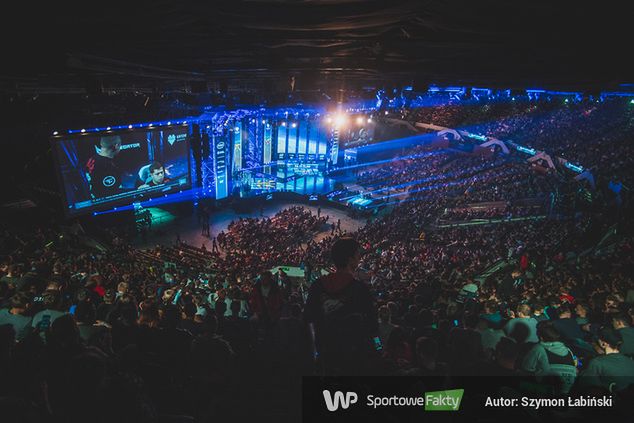Licznie wypełnione trybuny podczas wielkiego wydarzenia CS:GO