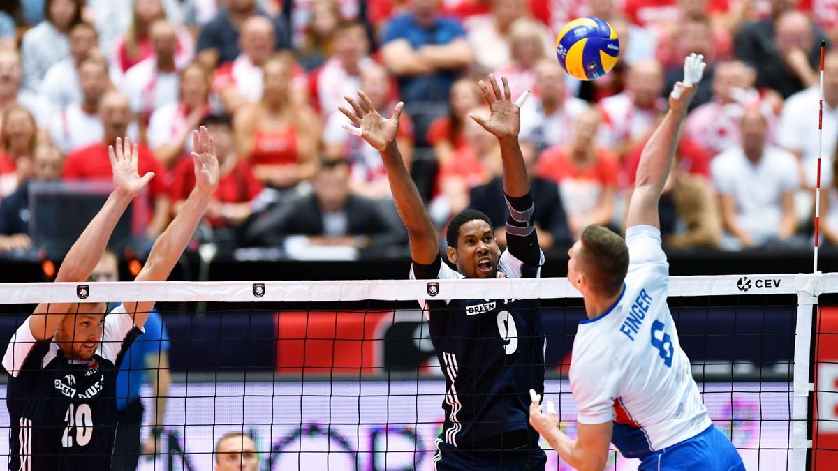 PAP / Maciej Kulczyński / Na zdjęciu od lewej: Mateusz Bieniek, Wilfredo Leon i Michal Finger