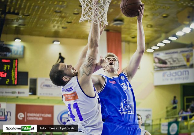 Mikołaj Witliński w walce z Kirkiem Archibeque'iem