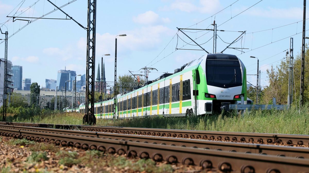 Pasażerów interesuje to, z jaką częstotliwością będą jeździć pociągi, które dowiozą go do pracy czy na uczelnię - mówi Karol Trammer