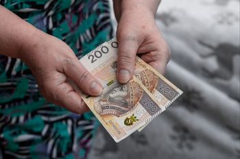 Zmiany dla miliona emerytów. Dostaną dwa przelewy w październiku