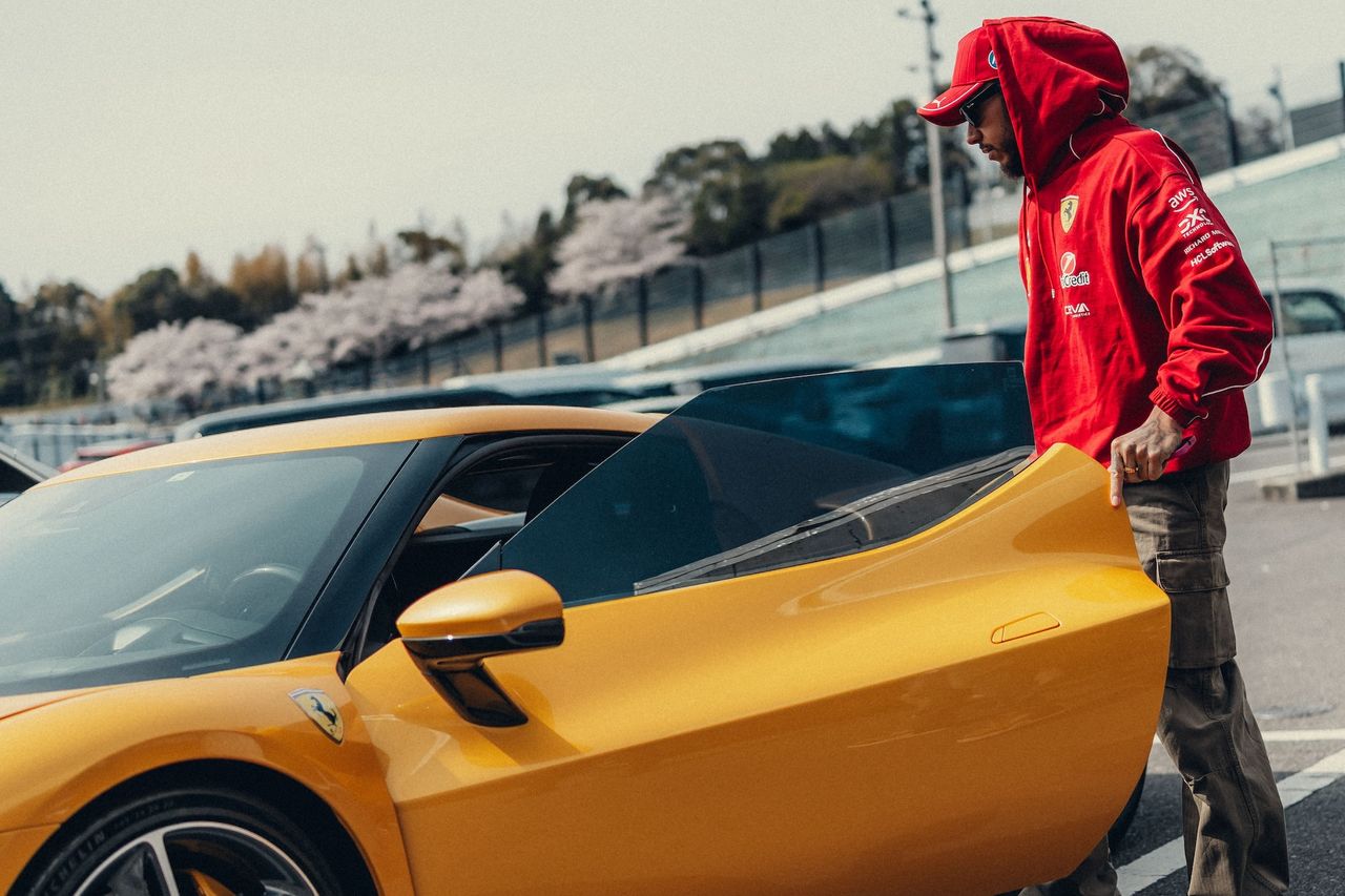 Lewis Hamilton i Ferrari 296 GTB