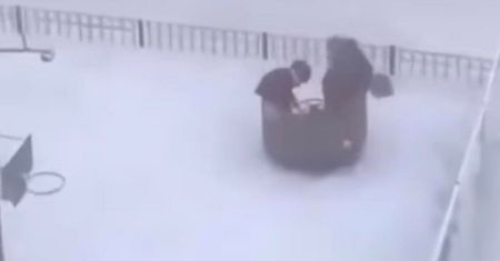 Odwołano im zajęcia w szkole z powodu mrozu. Nagranie z Rosji mrozi krew w żyłach