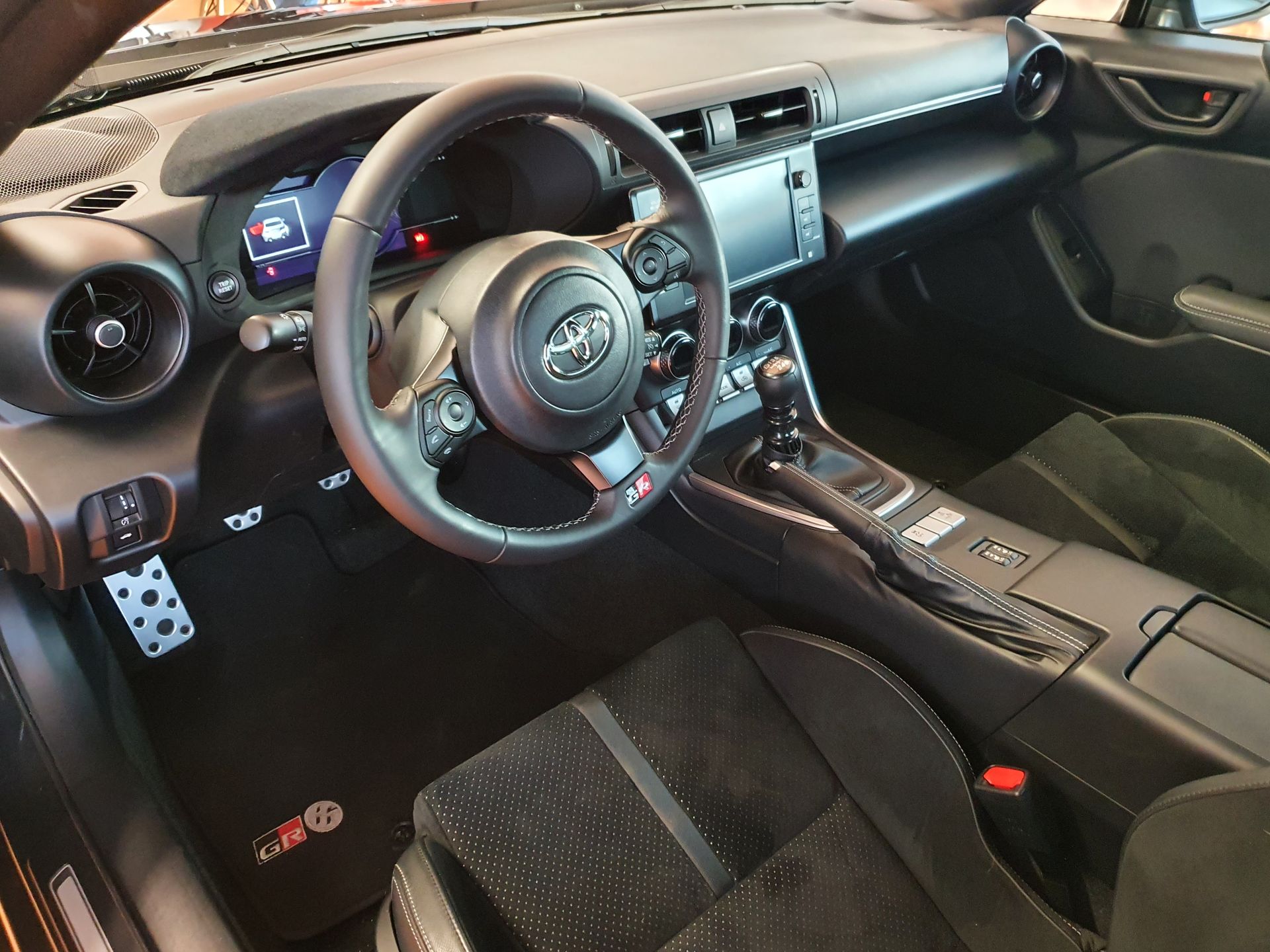 Toyota GR86 - wnętrze