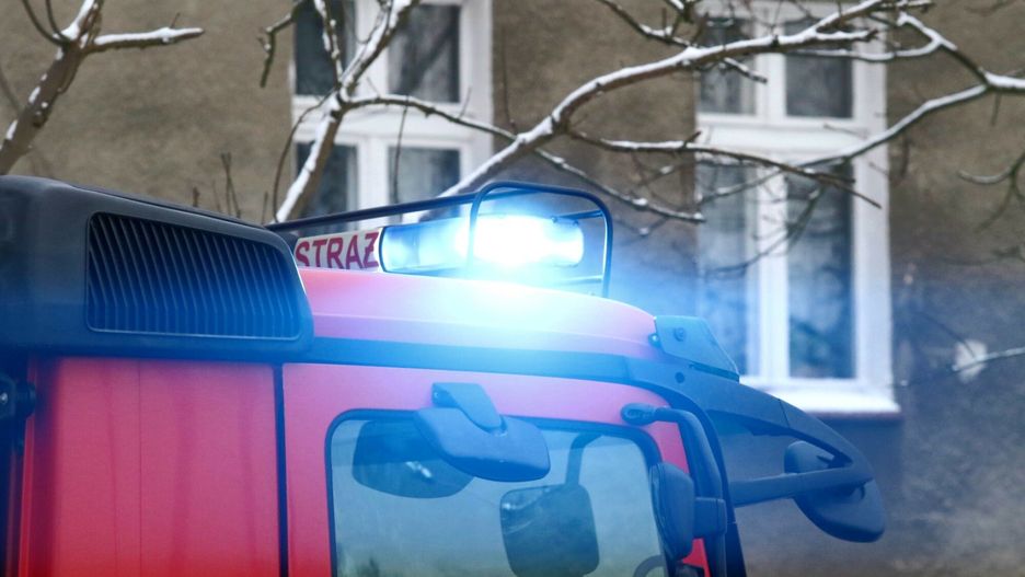 Zatrucie czadem we Wroc?awiu
03.12.2020 WROCLAW  GAZETA WROCLAWSKA  WROCLAW, PELCZYNSKA 114, TLENEK WEGLA (CZAD) W KAMIENICY. JEDNA OSOBA NIE ZYJE  JAROSLAW JAKUBCZAK/ POLSKA PRESS  TLENEK WEGLA CZAD ZACZADZENIE DOM KAMIENICA STRAZ POZARNA POGOTOWIE RATUNKOWE SMIERC KOBIETA
JAROSLAW JAKUBCZAK/ POLSKA PRESS