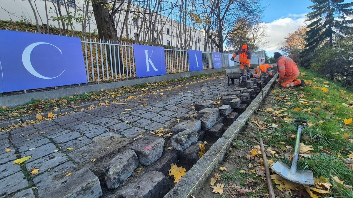 Remont nawierzchni na ul. Zamkowej przy Muzeum Narodowym