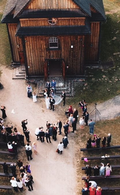 Daniel i Faustyna Martyniukowie wzięli ślub na terenie skansenu (Instagram)