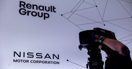 To już oficjalne. Spory zastrzyk gotówki dla Renault od Nissana
