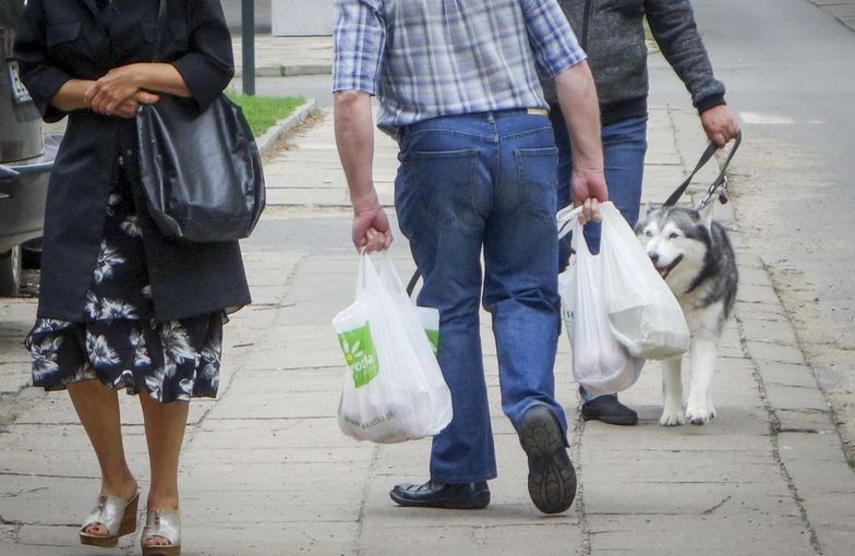 Również grubsze foliówki będą objęte opłatą recyklingową