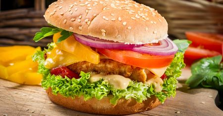 Bułki z ziarnami do burgerów lub hot dogów