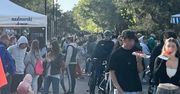 Szaleństwo w polskim mieście. Tłumy, kolejki i pełne parkingi