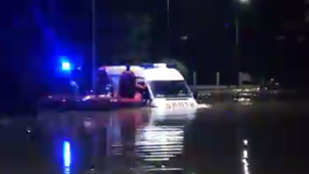 Podkarpacie. Woda porwała wóz strażacki z 5-osobową rodziną