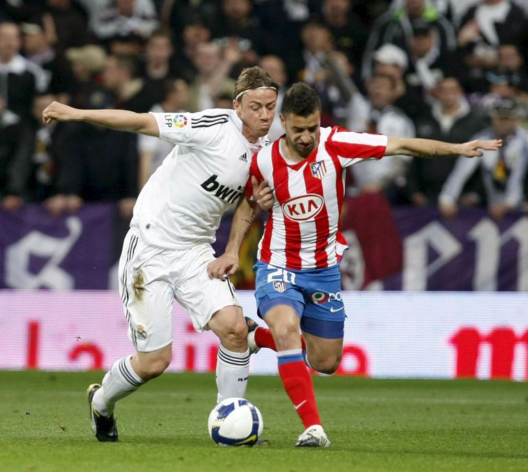 Guti (z lewej) to jedna z legend dla fanów z Estadio Santiago Bernabeu