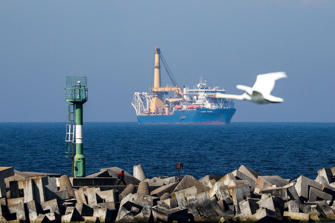 KALININGRAD, RUSSIA - MAY 4, 2020: The Akademic Chersky pipe layer is seen in the Gulf of Gdansk in the Baltic Sea. The pipelay vessel has arrived in the Baltic Sea from Nakhodka. According to Russia's energy minister Novak, Akademik Chersky could be involved in the construciton of the Nord Stream 2 pipeline. Vitaly Nevar/TASS (Photo by Vitaly Nevar\TASS via Getty Images)