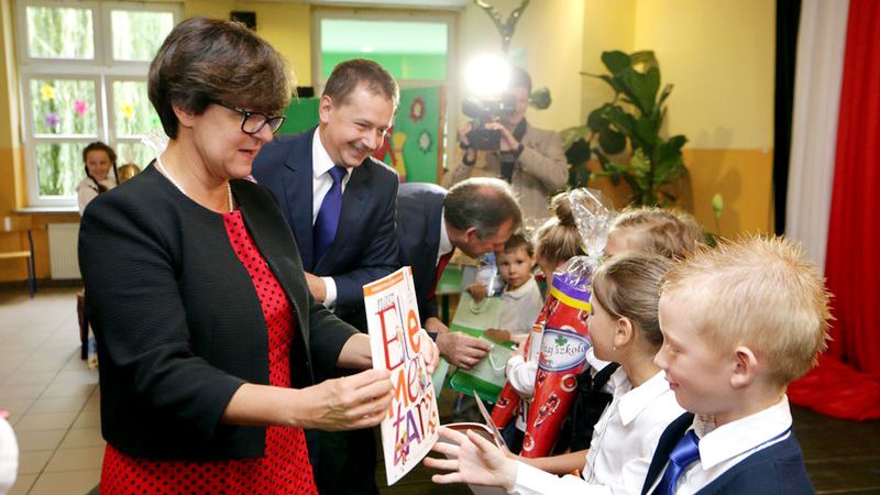 Joanna Kluzik-Rostkowska prezentuje elementarz