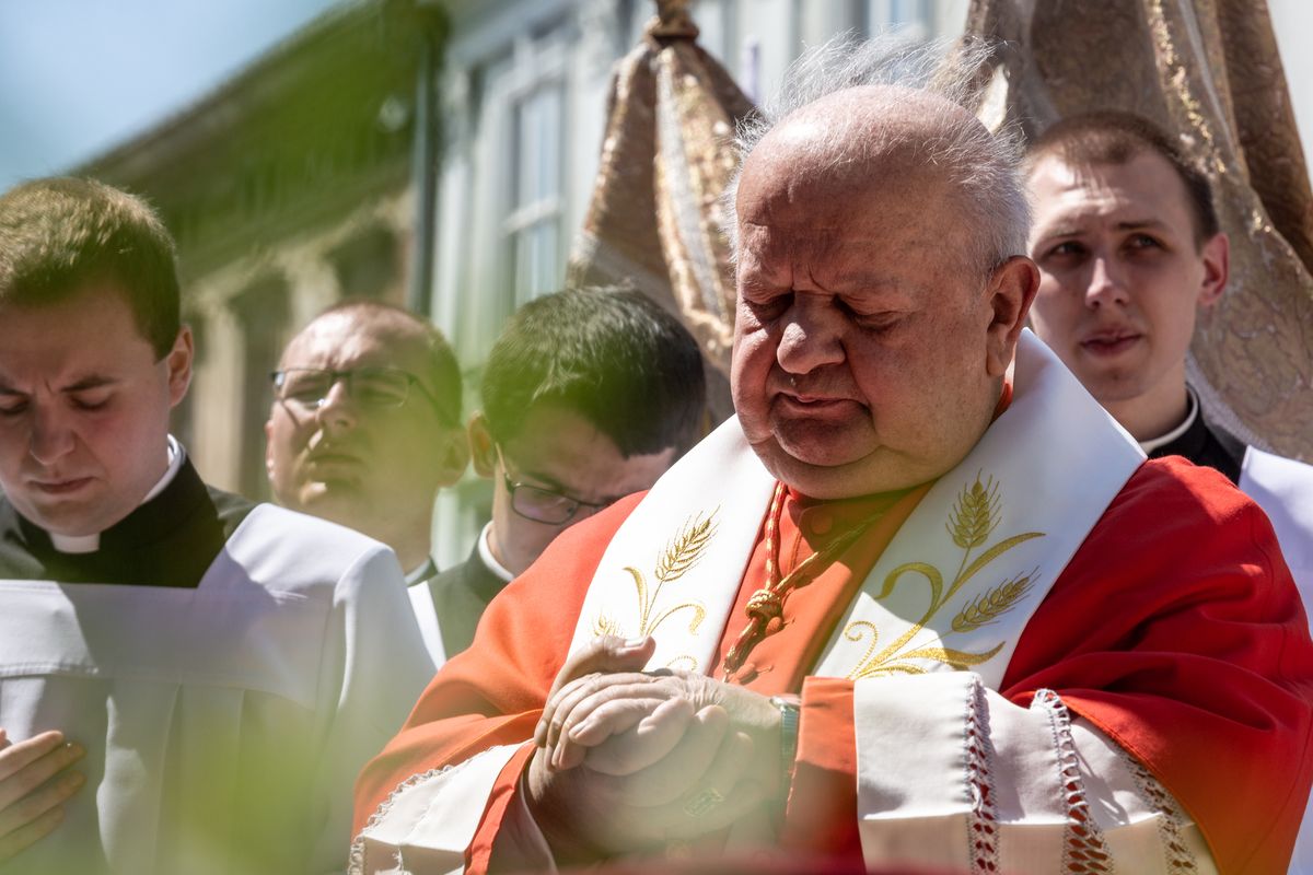 Nieoficjalnie: Watykan zakończył badać sprawę kard. Stanisława Dziwisza (Photo by Dominika Zarzycka/NurPhoto via Getty Images)
