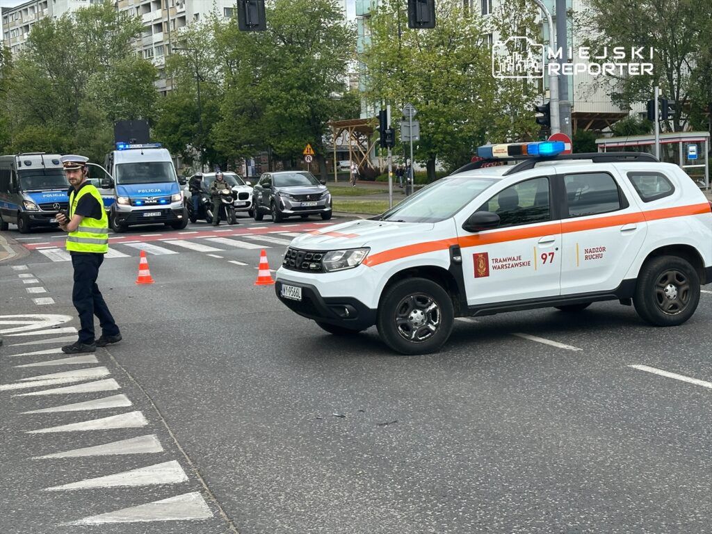 fot. Miejski Reporter. Motocyklista ranny po zderzeniu z przewozem osób