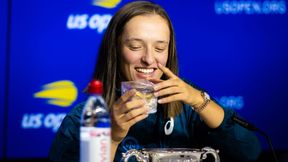 Niecodzienna scena. Świątek pokazała, co ukryto w pucharze za wygraną