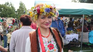 Wygiełzów: Pogoda nie straszna miłośnikom folkloru. Odpustu "pod Czerwoną Jarzębiną" przyciągnął tłumy