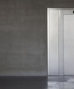 Winda spadła z trzeciego piętra. Policja o szczegółach