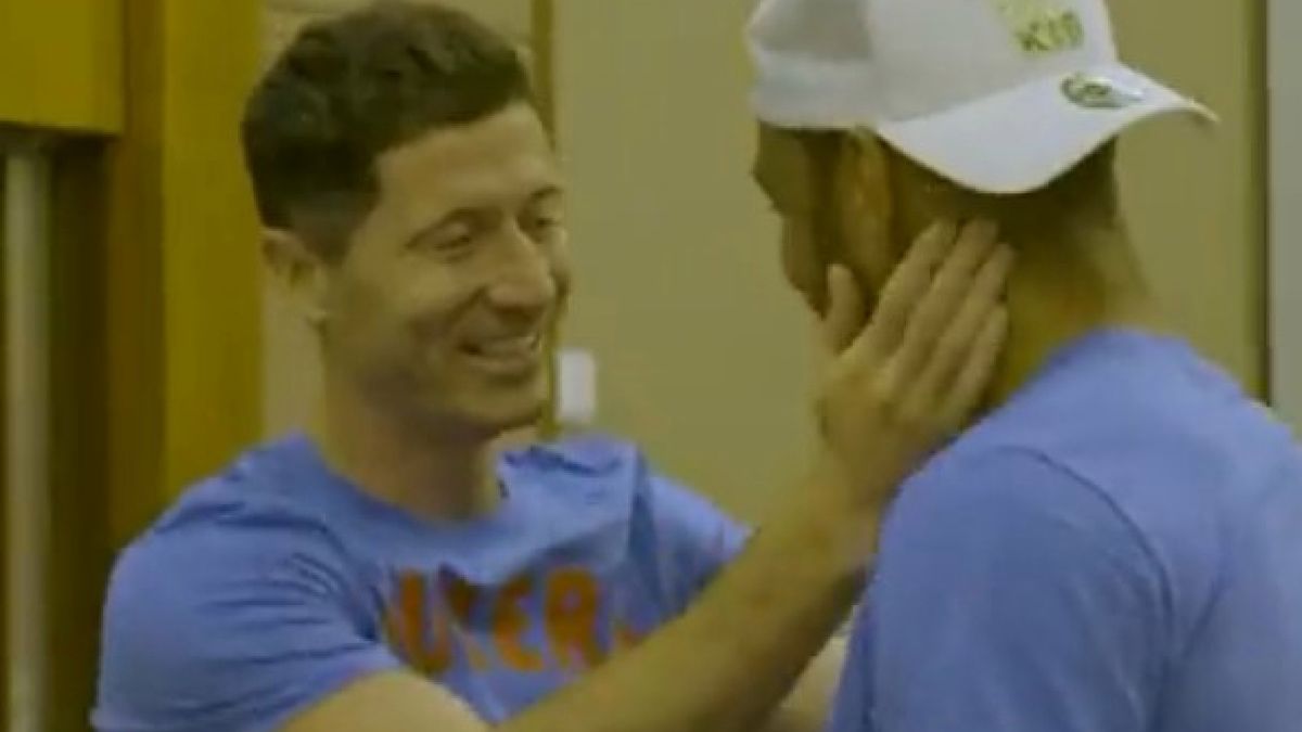 Twitter / FC Barcelona / Lewandowski przywitał się z Aubameyangiem