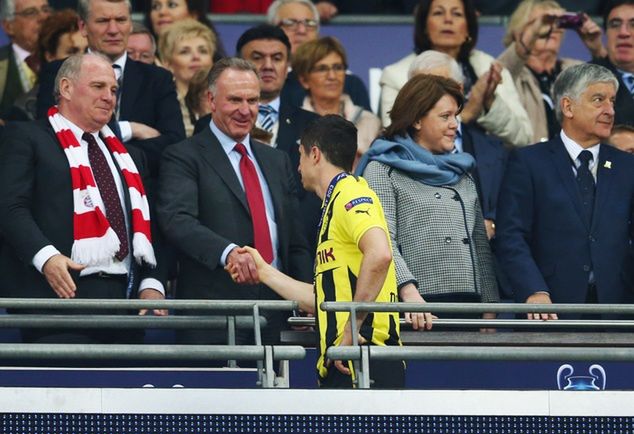 Robert Lewandowski, Uli Hoeness i Karl-Heinz Rummenigge po finale Ligi Mistrzów 2012/13 fot. GettyImages/Alex Grimm