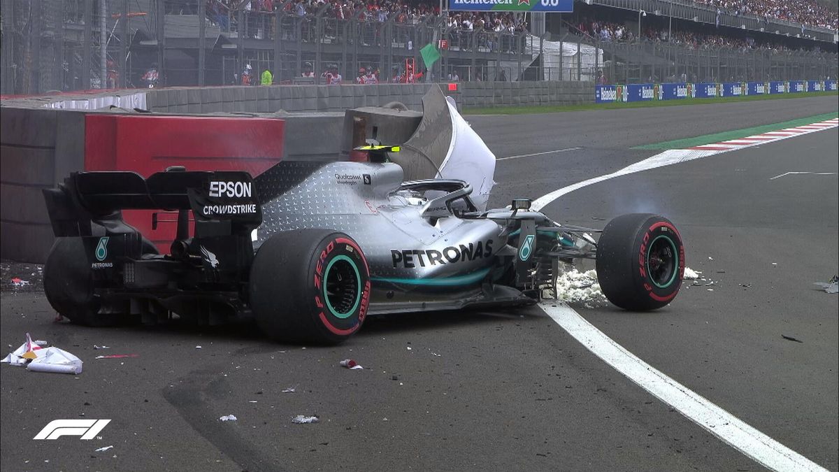 Zdjęcie okładkowe artykułu: Twitter / Formula 1 / Na zdjęciu: rozbity samochód Valtteriego Bottasa